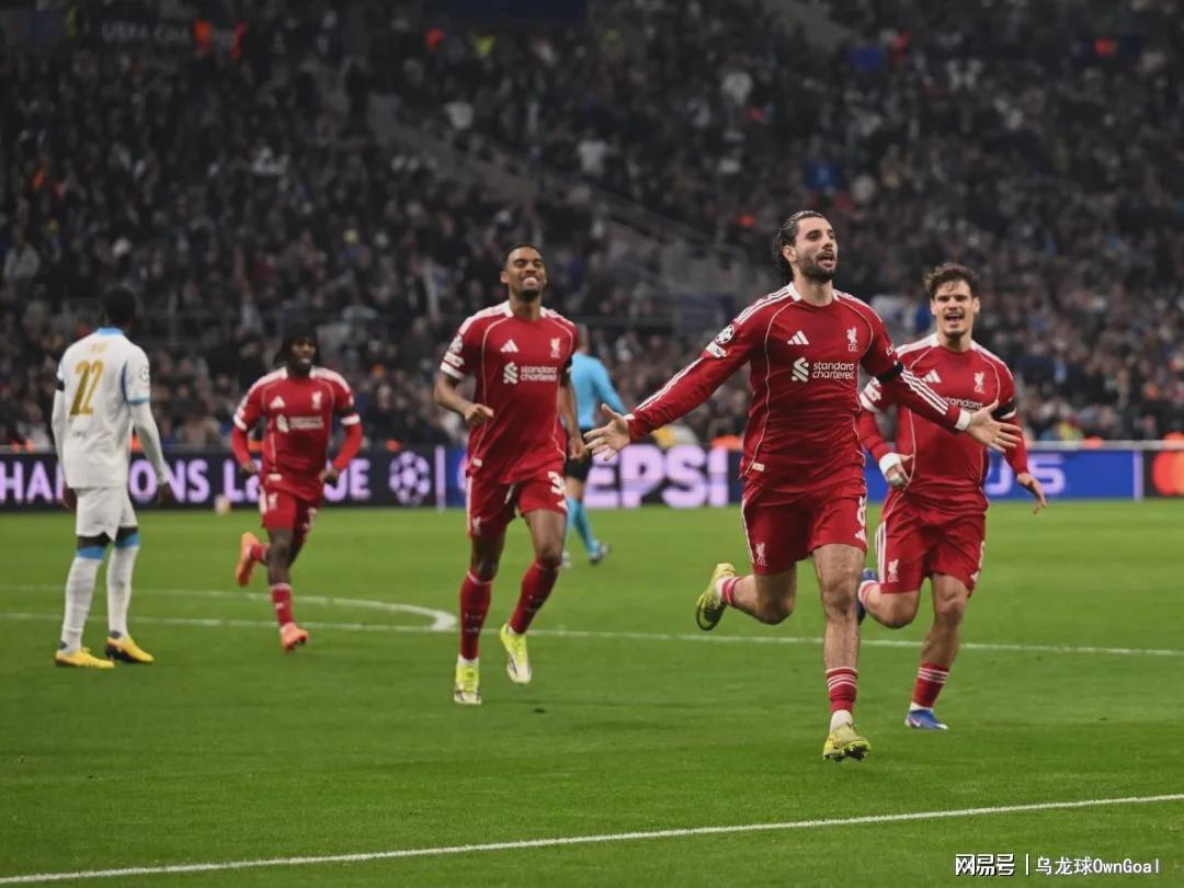 爱游戏登录入口-欧冠完胜！追平皇马！五大联赛第1，英超冠军出线在望